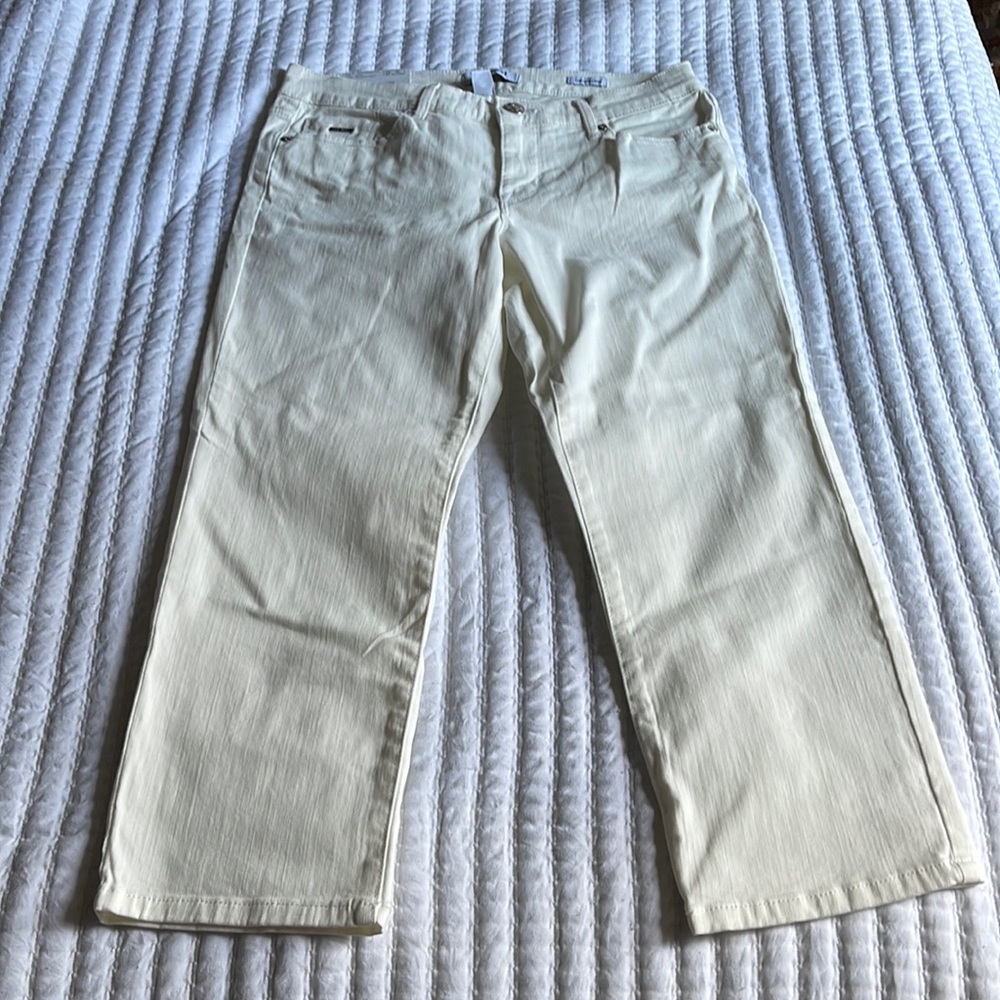 Capri white jean. Stretch jean material, light weight